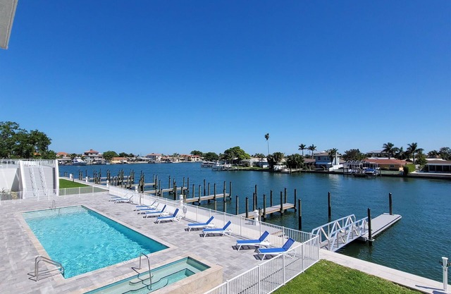 207, Water View-Clearwater Bch in 6 min, Pool/Gym