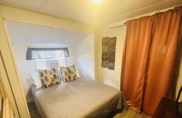 21 minutes away from Gulf Shores Beach, 6.9 from OWA and 25miles from Flora Bama