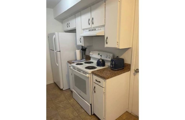 2105 Quiet 2 Bed/1 Bath Duplex,1 King and 1 Queen