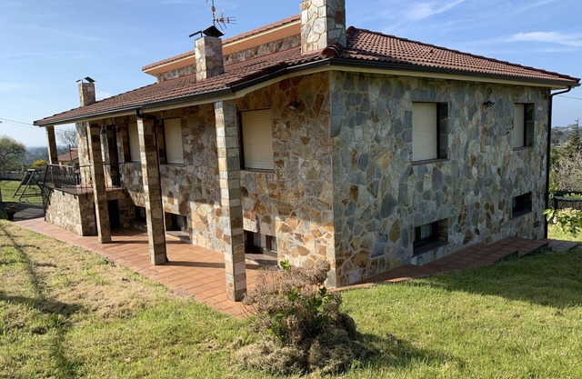210A Casa Linares Amplia casa en Villaviciosa
