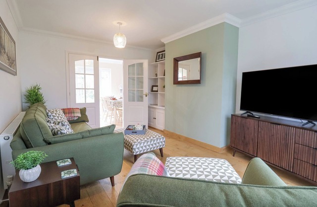 23 CHURCH FARM LANE, family friendly, with a garden in Halesworth