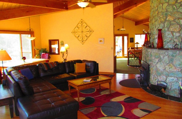 25 ACRES OF PRIVATE SOLITUDE. Close to Yosemite~Hot Tub