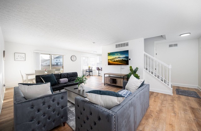 25% OFF: Spacious 4 bedroom-Pet Friendly-Fenced