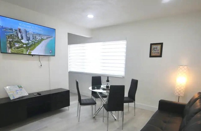 251 Airport/Top House Apartment 3