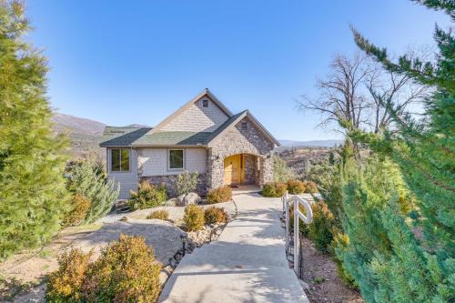 28 Mi to Yosemite Lovely Mtn Cottage with Deck!