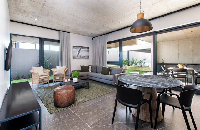 28 Shades Myoli Beach - Elegant Coastal Escape *Casita No 1