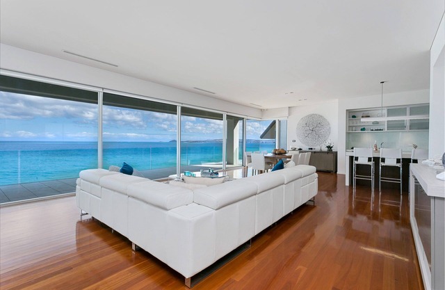 29 Barbara - Beachfront - Luxury - Linen Included - Wi-Fi