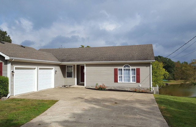 (296) Bayside Bungalow, large dock, easy highway access, close to LBL