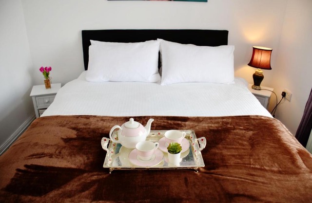 (29EW-12) Dreams Serviced Accommodations- Staines/Heathrow