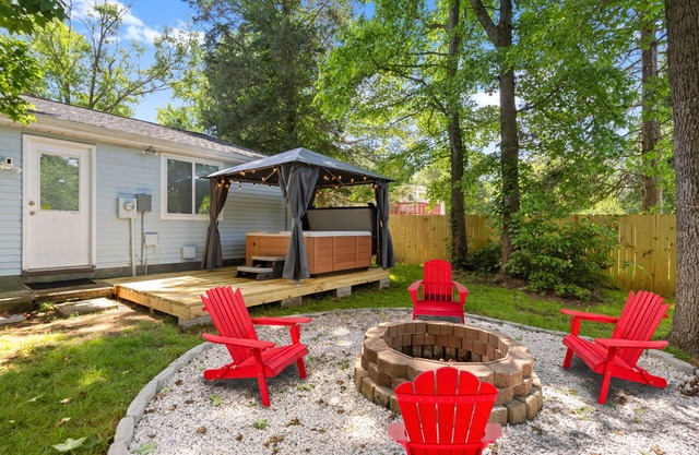 2B HotTub Oasis Close to Airport