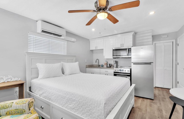 2B Newly Renovated Studio at Coastal Cottages