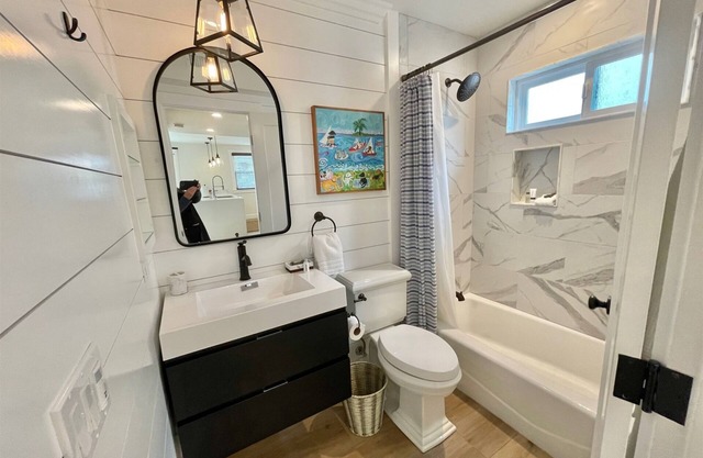 2Bath 216B Upper Sunny Casita - Best Location