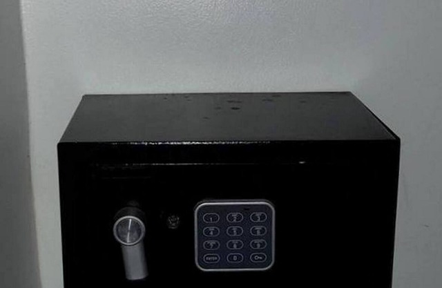 2bd downtown condo, fully furnished & equipped, large pool, guest-friendly