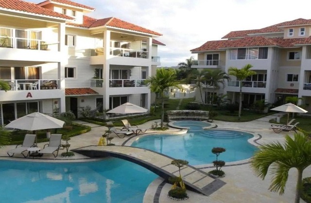 2BD groundfloor apt in central Cabarete, steps from beach, pool/cable TV/WiFi/AC