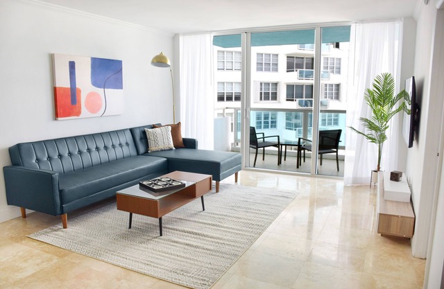 2bd2bth Partial Ocean view Ste w/balcony, Pool, nearby dining, beach access