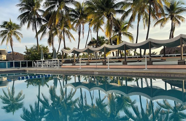 2bd2bth Partial Ocean view Ste w/balcony, Pool, nearby dining, beach access