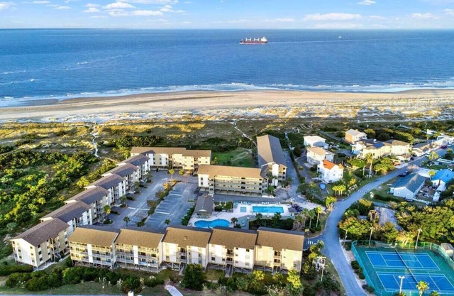 2BR/2BA Oceanfront + Private Beach Access + Dolphins + Pool + Balcony