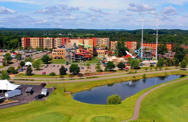 2br 2ba Penthouse at Chula Vista, large in-unit hot tub! Close to Downtown!