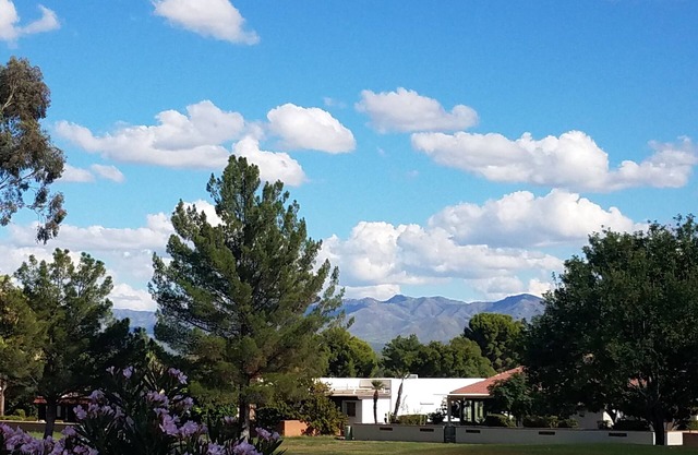 2BR 2BA Town Home Golf Course Mountain Views 1400 sf Walkable Neighborhood
