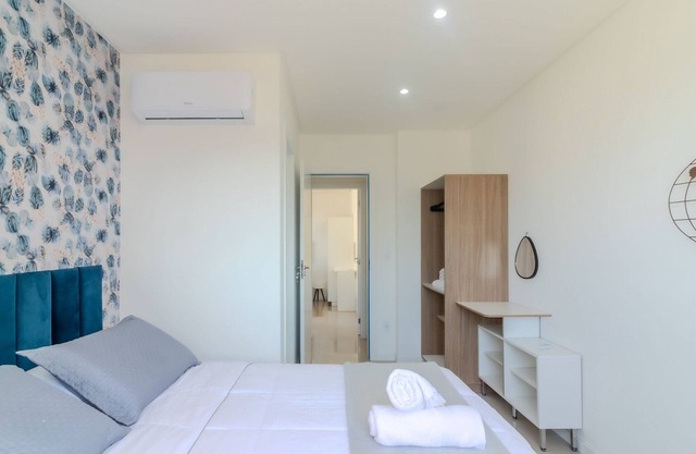 2BR Apt w/BBQ & View 550m From Beach - Omc1303