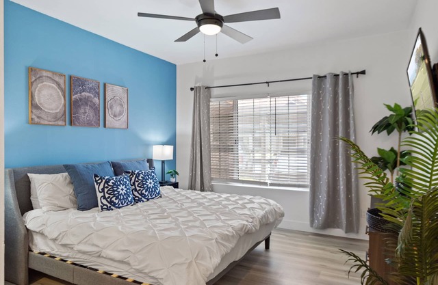 2BR condo w/hot tub, gym & games