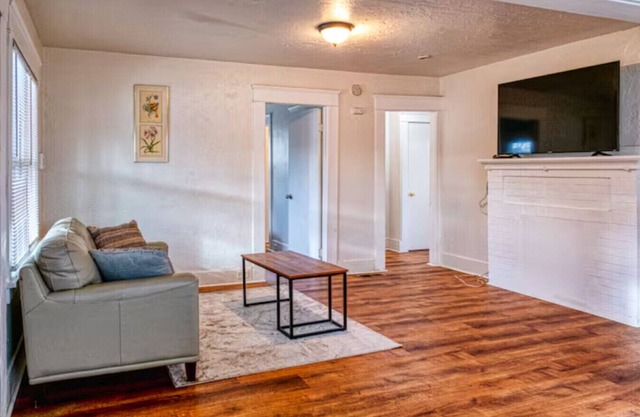 2BR Family Getaway w/Yard, Kitchen & Parking