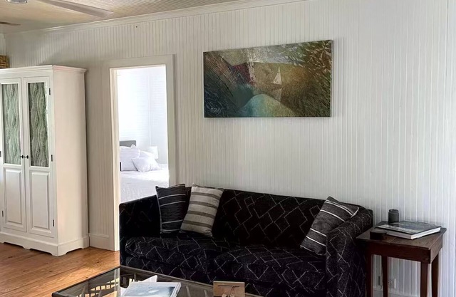 2BR Folly Cottage 1-block from the beach!