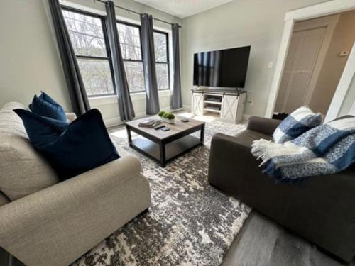 2br gem in cute small town