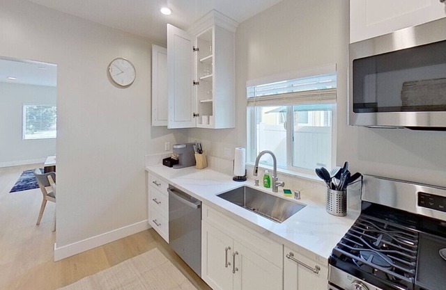 2BR GLENDALE HOUSE: FULLY REMODELED in 2024 w/PRIVATE FENCED PATIO & PARKING p4