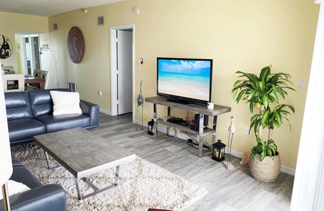 2BR Gulf Condo – Balcony, Pool, & Beach Views