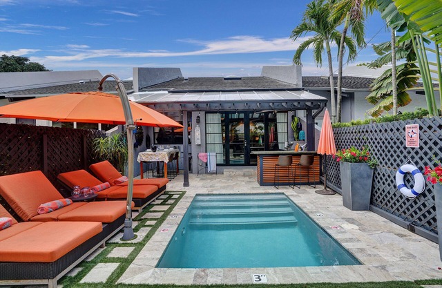 2BR home w/pool located steps away from LAS OLAS!