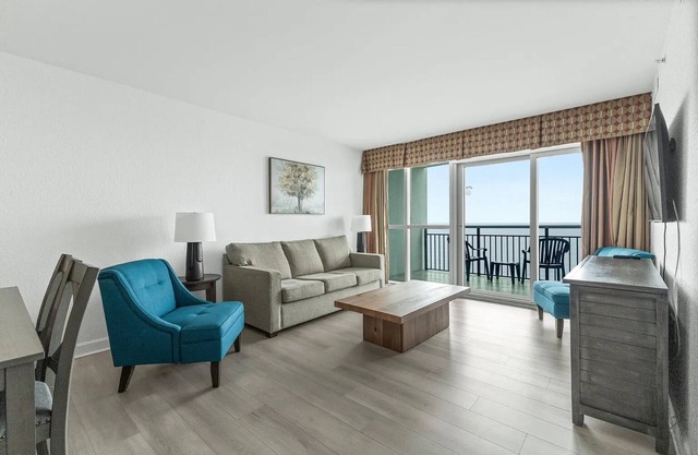 2BR Oceanfront, 16th Floor, Bay View Resort, Pools, Downtown Myrtle Beach