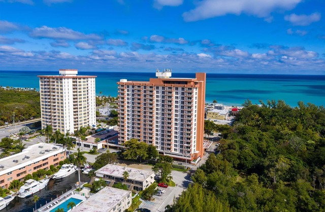 2BR Oceanfront Condo! Central Fort Lauderdale Beach. Sleeps 8.