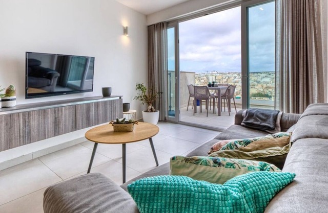 2BR Penthouse with views overlooking Pietà Marina!