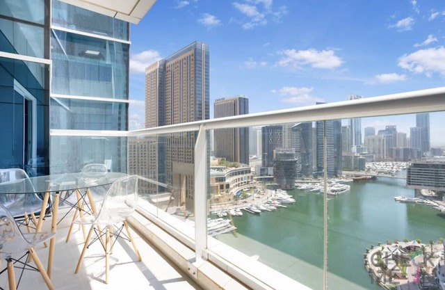 2BR Smart-Home Suite with Amazing Marina Views