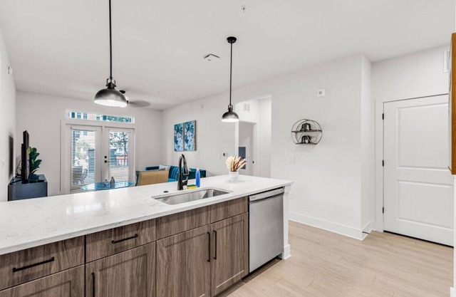 2BR Sunspot: Poolside Living in Apollo Beach