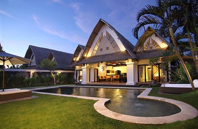 2BR Villa in the center of the lively Seminyak - Traditional Balinese vibes!