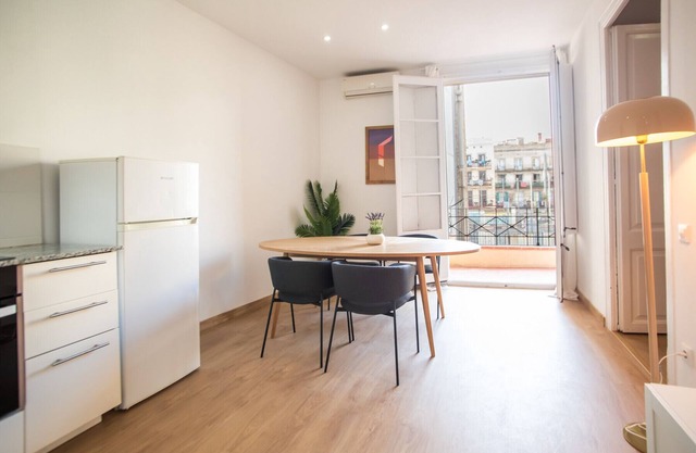 2ESC1067 - Magnific 2br flat in the gothic distric