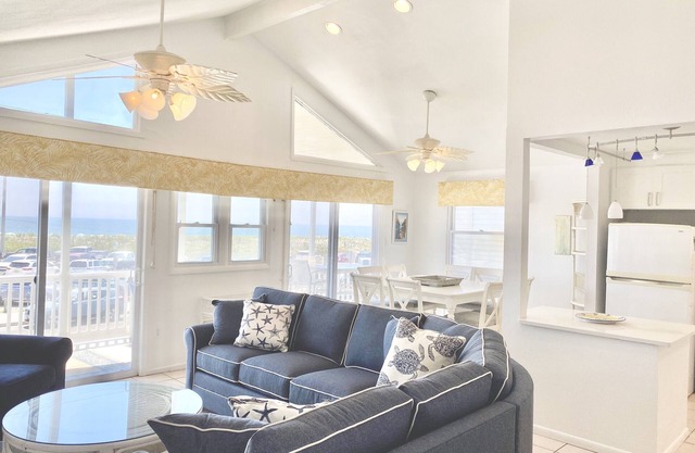 2nd Fl Beachfront Panoramic Ocean Views sleeps 12 Pets