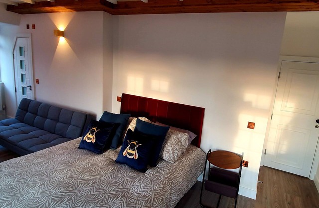 2nd floor deluxe large jacuzzi ensuite - Angel, N1