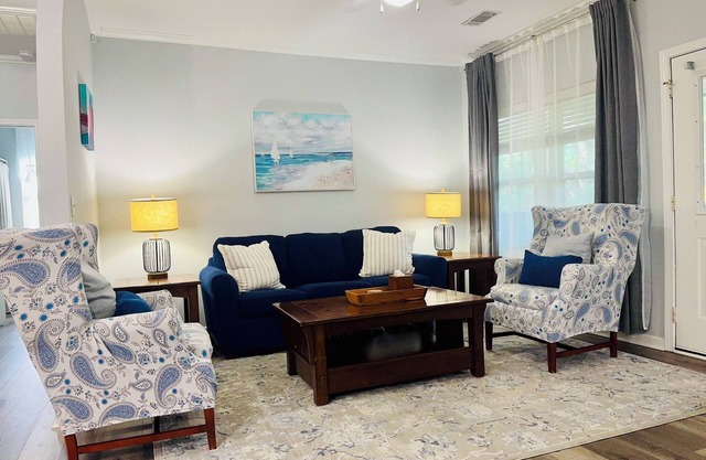 2nd Floor Walk-up. Close to wedding venues, restaurants and more!