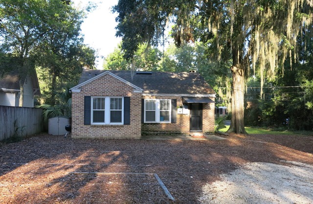 3/1 bath behind Alumni Hall! Walk TO Stadium/UF/O'Connell Center