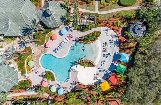3-103 Gates Resort, Dory and Nemo themed kids room, right next to the pool!