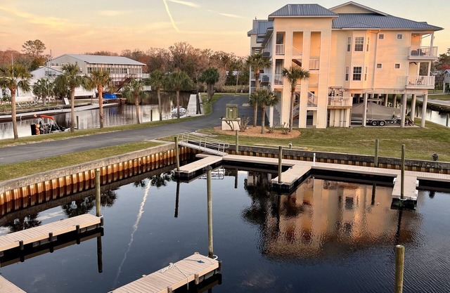 3/2 clean and spacious condo in Suwannee, FL