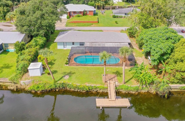 3/2 HEATED POOL HOME ON DEEP WATER CANAL