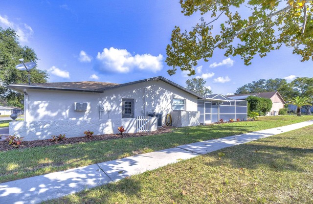 3/2 Pool Home with Bunk Room & Game Room-Sleeps 8