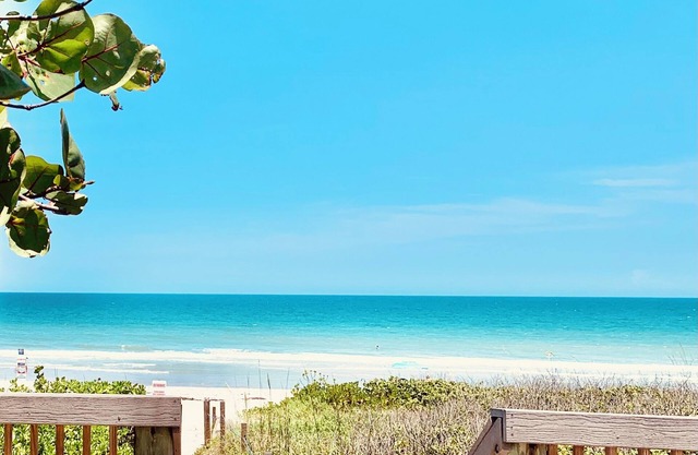 3/3 Beachside Stylish Retreat: Hanging Bed, Steps to Sand & Private Ocean Access