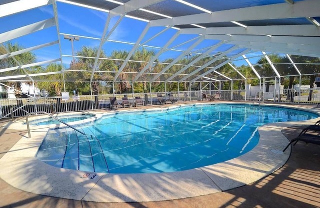 3/3 K/K/bunk room/sofa sleeper screen porch. 30 day rentals