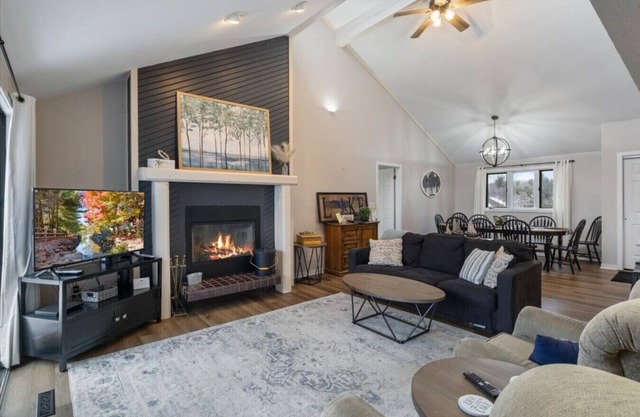 3/3 Penthouse Paradise on Lake of the Ozarks 21MM Condo w/Offseason Pool, Sauna & Hot Tub