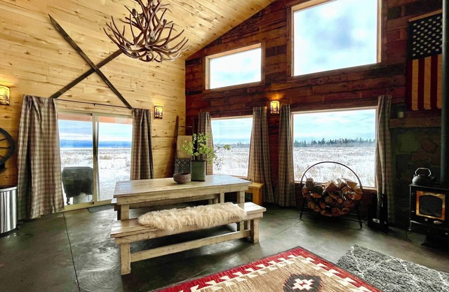 3 Bar D Lodge - Hot Tub, Heated Floor, Fire pit, Starlink Internet